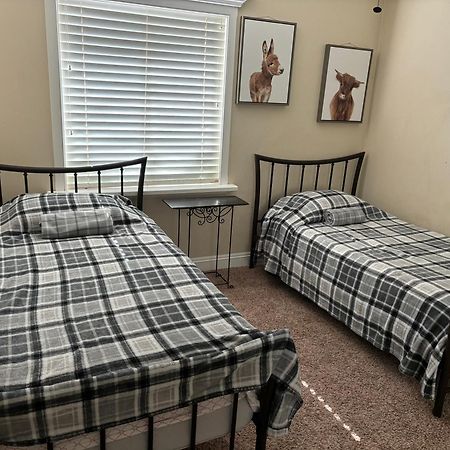 Peaceful & Cozy 3 Bedroom Ranch-Home W/Fireplace 헤멧 외부 사진