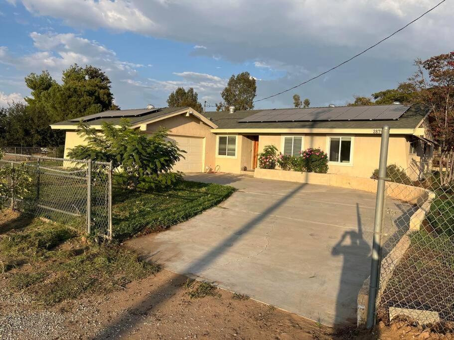 Peaceful & Cozy 3 Bedroom Ranch-Home W/Fireplace 헤멧 외부 사진